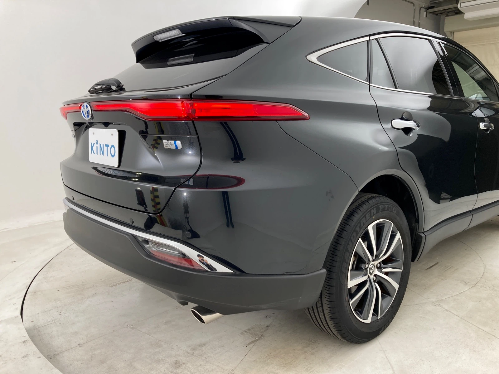 傷の画像です。右後ろのバンパーにやや目立つキズがあります