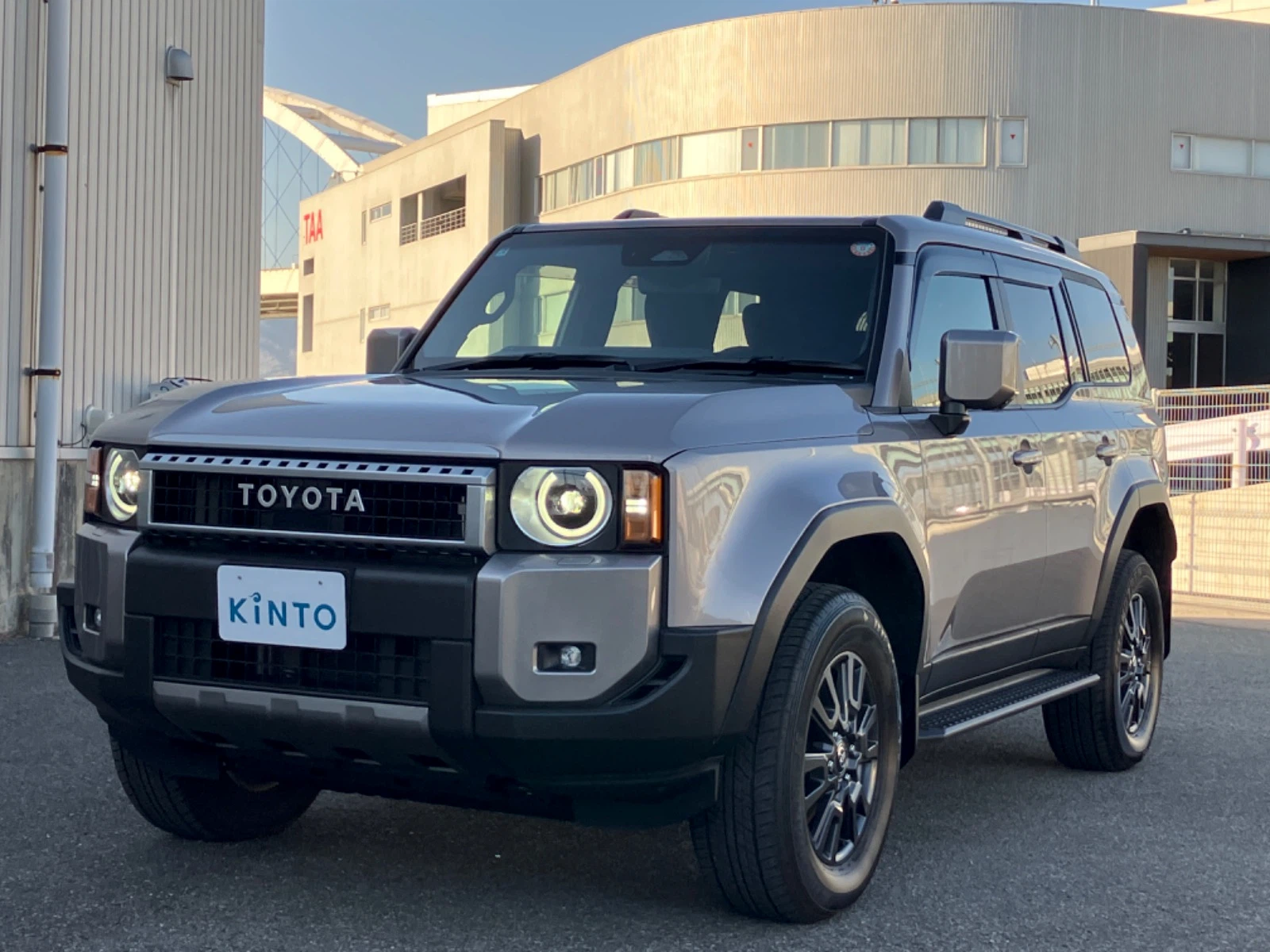 ランドクルーザー VX DSL 2.8L 4WD(7人乗り) ※丸目型ヘッドランプ装着車 ディーゼル