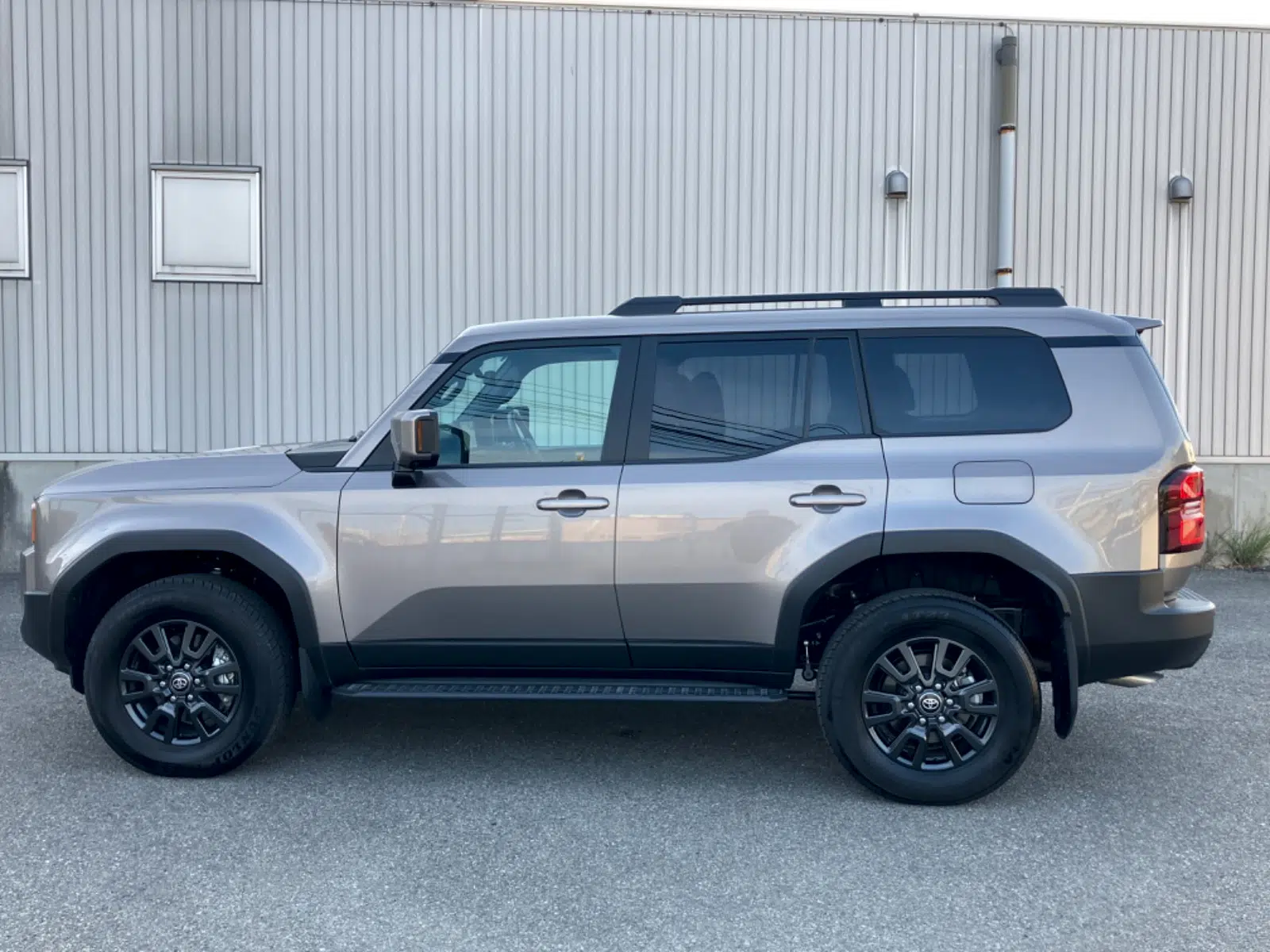 トヨタ ランドクルーザー DSL 2.8L 4WD(7人乗り) VX ※丸目型ヘッド