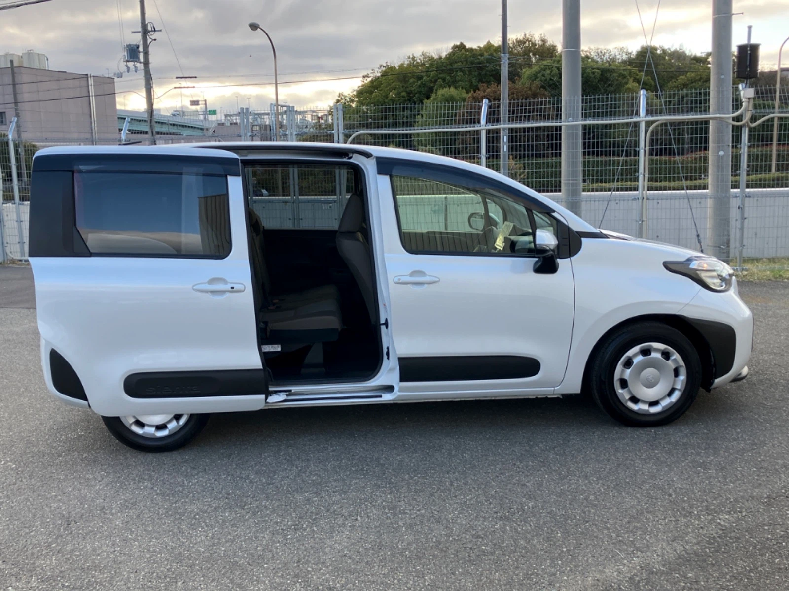 車両の画像
