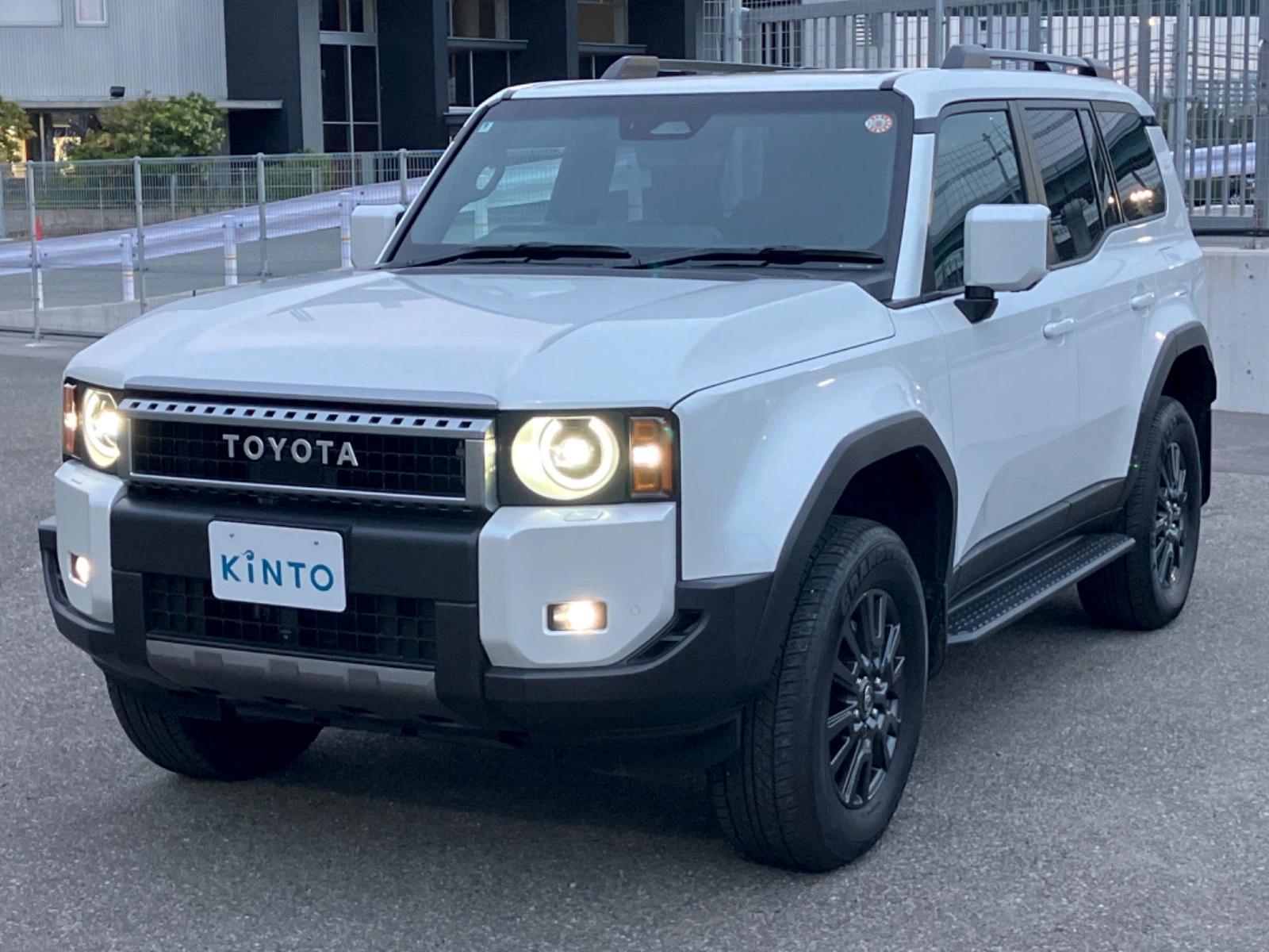 ランドクルーザー VX GAS 2.7L 4WD(7人乗り) ※丸目型ヘッドランプ装着車 ガソリン