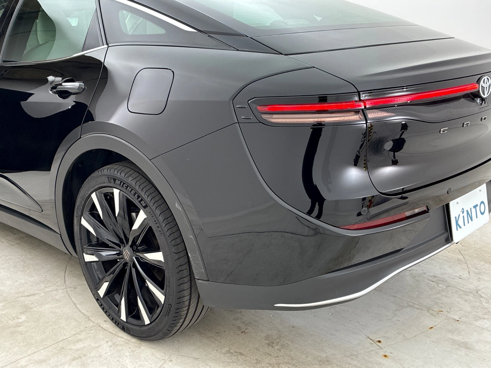 傷の画像です。左リヤバンパーのやや目立つ位置にキズがあります。