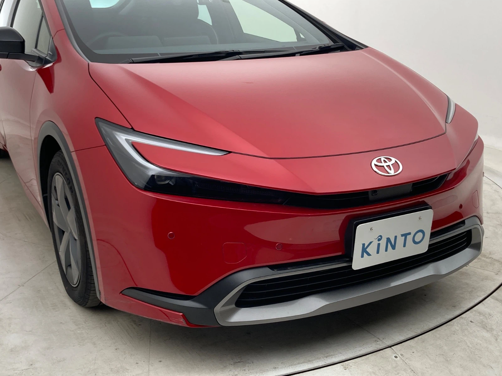 傷の画像です。右前バンパーにやや目立つキズがあります