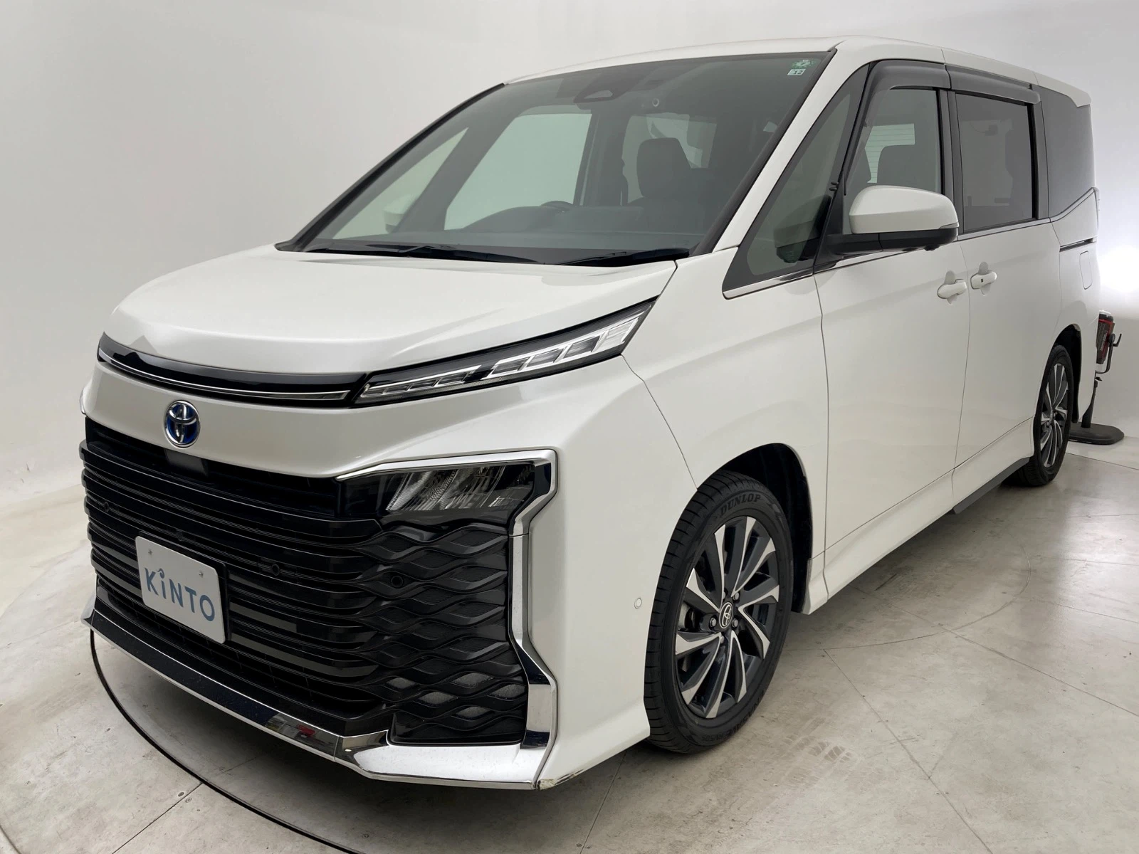 傷の画像です。左フロントバンパー下部にやや目立つキズがあります。